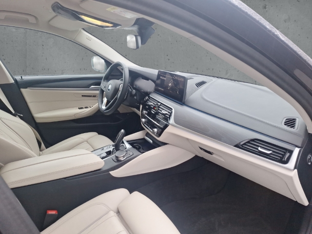 Fahrzeugabbildung BMW 545 e Luxury Line xDrive HUD Navi Leder Digitales Cockpit Memory Sitze Soundsystem