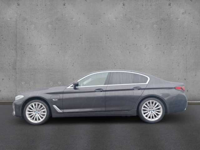 Fahrzeugabbildung BMW 545 e Luxury Line xDrive HUD Navi Leder Digitales Cockpit Memory Sitze Soundsystem