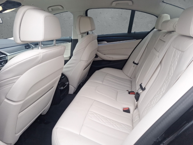 Fahrzeugabbildung BMW 545 e Luxury Line xDrive HUD Navi Leder Digitales Cockpit Memory Sitze Soundsystem