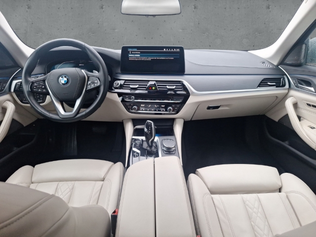 Fahrzeugabbildung BMW 545 e Luxury Line xDrive HUD Navi Leder Digitales Cockpit Memory Sitze Soundsystem