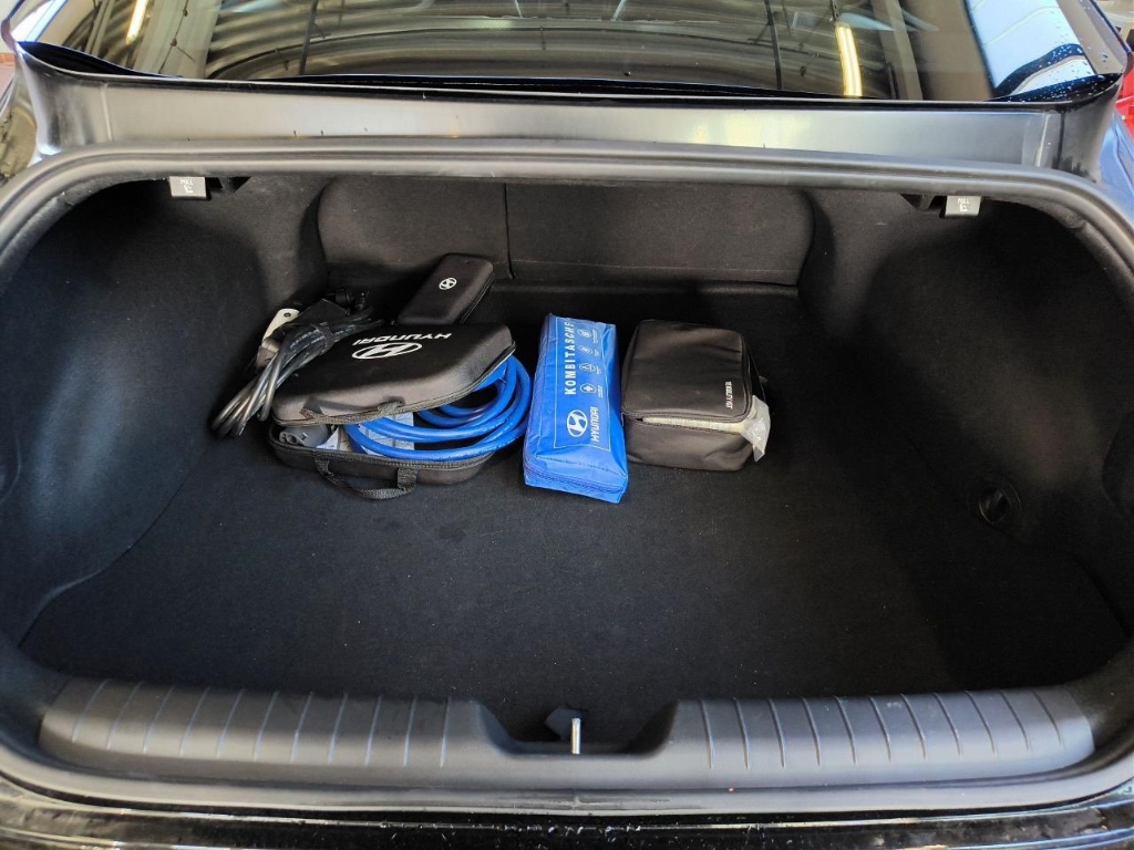 Fahrzeugabbildung Hyundai IONIQ 6 77,4kWh 4WD UNIQ HUD Navi Digitales Cockpit Memory Sitze Soundsystem Bose