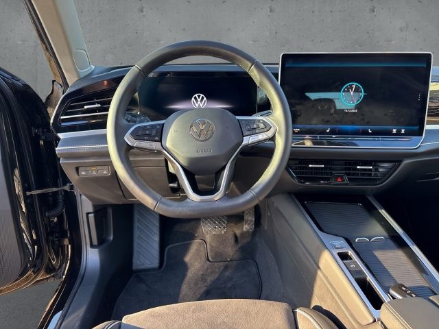 Fahrzeugabbildung Volkswagen Passat 1.5 eTSI DSG Elegance IQ.Light EasyOpen