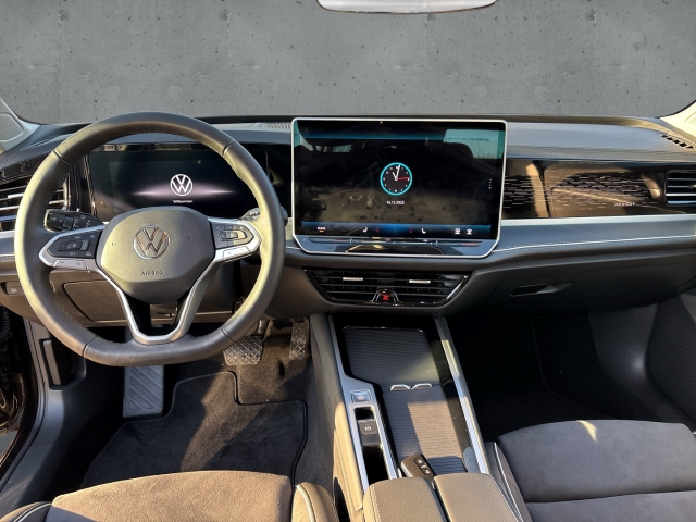 Fahrzeugabbildung Volkswagen Passat 1.5 eTSI DSG Elegance IQ.Light EasyOpen