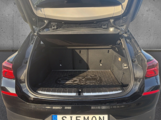 Fahrzeugabbildung BMW X2 sDrive18i Advantage LED Navi Temp Klimaauto