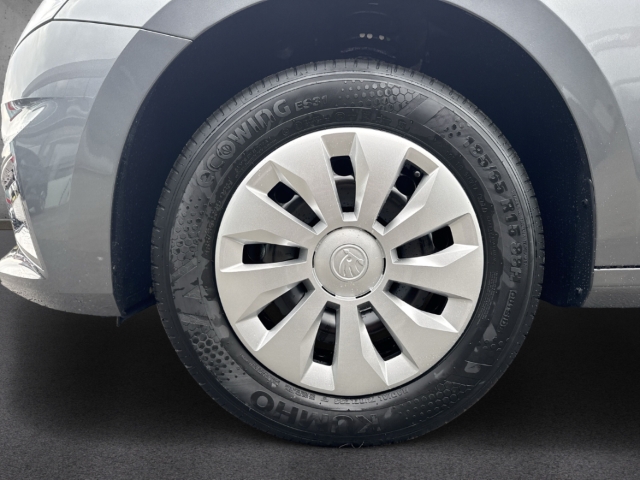 Fahrzeugabbildung SKODA Fabia 1.0 MPI Essence PDC LED Klima