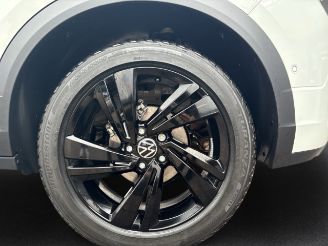 Fahrzeugabbildung Volkswagen T-Roc 1.5 DSG R-Line LED Navi AHK Kamera Keyless