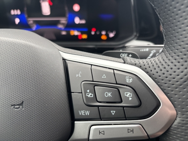 Fahrzeugabbildung Volkswagen T-Roc 1.5 DSG R-Line LED Navi AHK Kamera Keyless