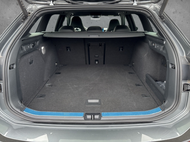 Fahrzeugabbildung Volkswagen Passat 2.0 110 kW R-line TDI DSG SHZ AHK Alu LED