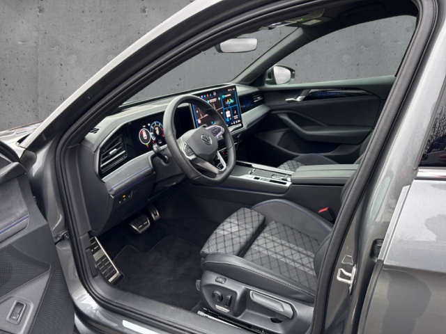 Fahrzeugabbildung Volkswagen Passat 2.0 110 kW R-line TDI DSG SHZ AHK Alu LED