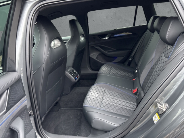 Fahrzeugabbildung Volkswagen Passat 2.0 110 kW R-line TDI DSG SHZ AHK Alu LED