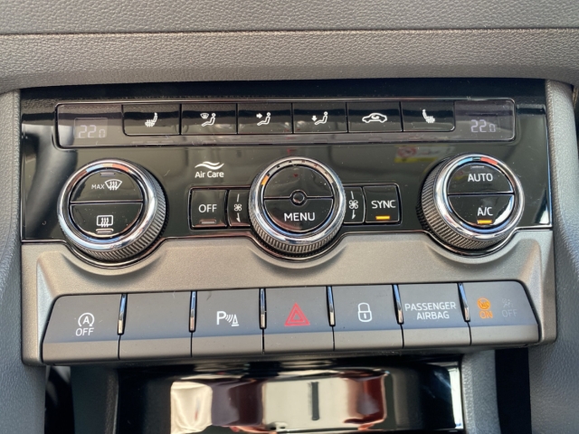 Fahrzeugabbildung SKODA Karoq 1.0 TSI TOUR Temp LED AppleCP Keyless