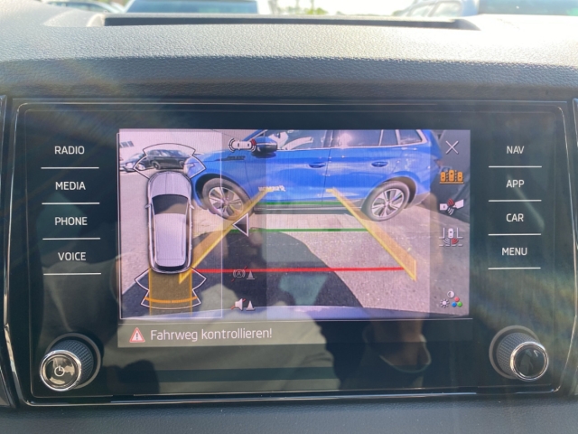 Fahrzeugabbildung SKODA Karoq 1.0 TSI TOUR Temp LED AppleCP Keyless