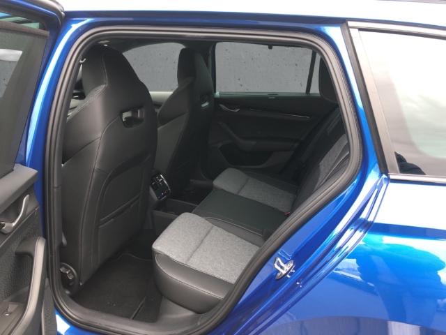 Fahrzeugabbildung SKODA Octavia Combi Sportline 1.5 TSI mHEV DSG LED ACC