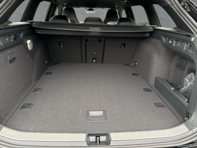 Fahrzeugabbildung Volkswagen Passat Variant 2.0 TDI R-Line HuD BlackStyle AHK