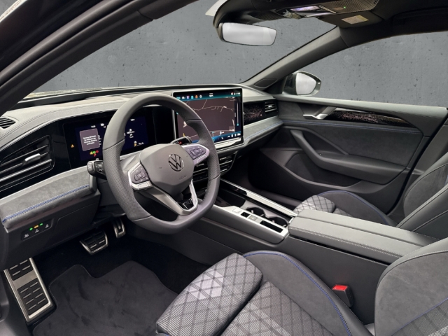 Fahrzeugabbildung Volkswagen Passat Variant 2.0 TDI R-Line HuD BlackStyle AHK