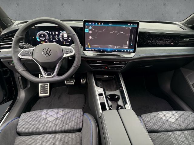 Fahrzeugabbildung Volkswagen Passat Variant 2.0 TDI R-Line HuD BlackStyle AHK