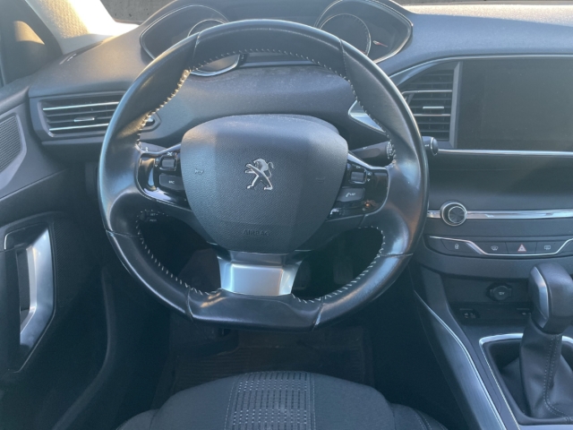 Fahrzeugabbildung Peugeot 308 1,2 PureTech 130 Allure Auto. SHZ GRA Klima