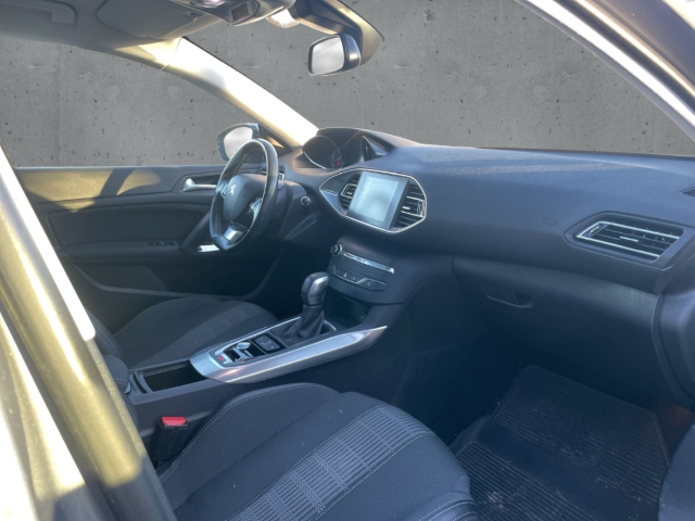 Fahrzeugabbildung Peugeot 308 1,2 PureTech 130 Allure Auto. SHZ GRA Klima