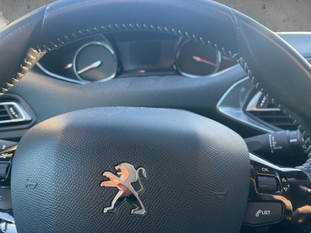 Fahrzeugabbildung Peugeot 308 1,2 PureTech 130 Allure Auto. SHZ GRA Klima