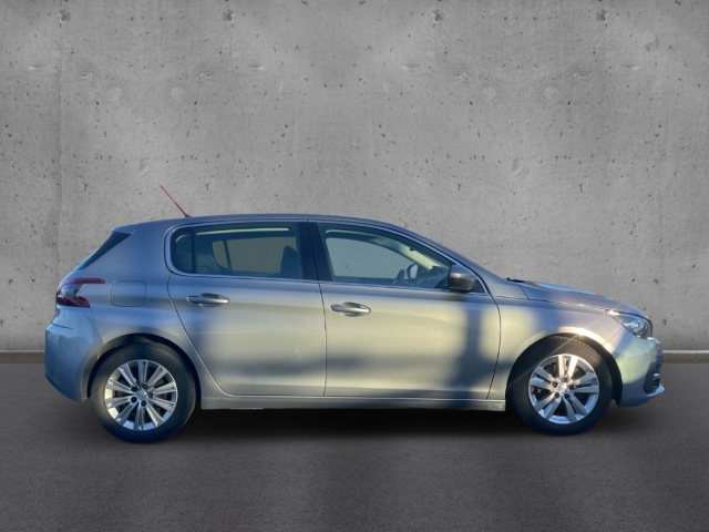 Fahrzeugabbildung Peugeot 308 1,2 PureTech 130 Allure Auto. SHZ GRA Klima