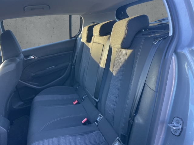 Fahrzeugabbildung Peugeot 308 1,2 PureTech 130 Allure Auto. SHZ GRA Klima