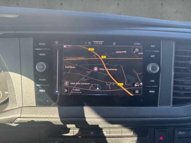 Fahrzeugabbildung Volkswagen Transporter Kombi FWD EU6d 2.0 TDI 9-Sitzer Klima Navi Rückfahrk