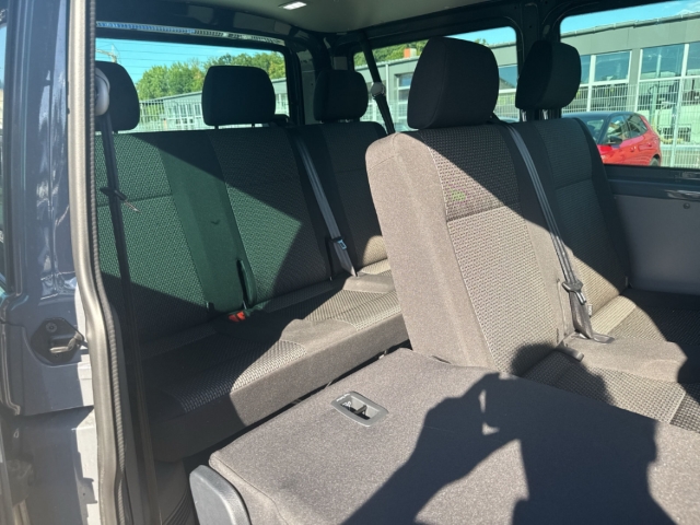 Fahrzeugabbildung Volkswagen Transporter Kombi FWD EU6d 2.0 TDI 9-Sitzer Klima Navi Rückfahrk