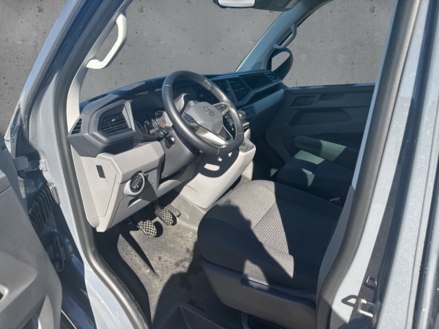 Fahrzeugabbildung Volkswagen Transporter Kombi FWD EU6d 2.0 TDI 9-Sitzer Klima Navi Rückfahrk
