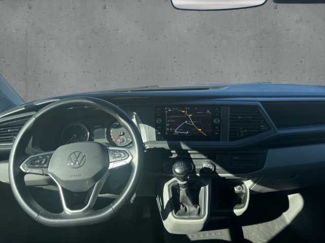 Fahrzeugabbildung Volkswagen Transporter Kombi FWD EU6d 2.0 TDI 9-Sitzer Klima Navi Rückfahrk