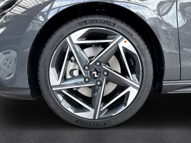 Fahrzeugabbildung Hyundai i30 FL 5-Türer MY25 1.5 MT N-Line Navi Digitales Cockpit LED Apple CarPlay