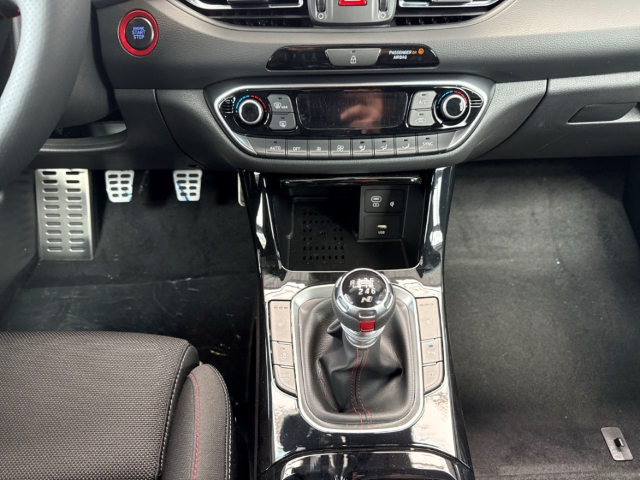 Fahrzeugabbildung Hyundai i30 FL 5-Türer MY25 1.5 MT N-Line Navi Digitales Cockpit LED Apple CarPlay