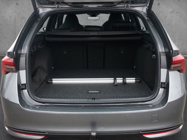 Fahrzeugabbildung SKODA Octavia Sportline Combi 2.0 TDI DSG PDC LED ACC