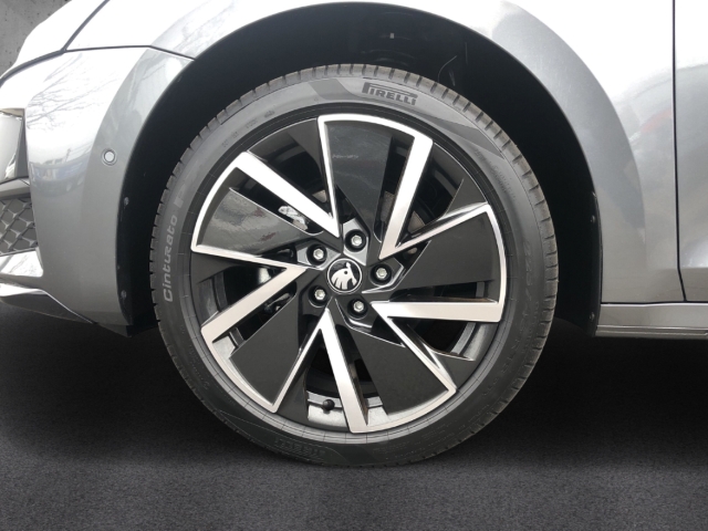 Fahrzeugabbildung SKODA Octavia Sportline Combi 2.0 TDI DSG PDC LED ACC
