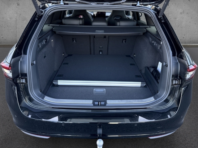 Fahrzeugabbildung SKODA Superb Combi 2.0 TDI DSG SPORTLINE LED e-Sitze