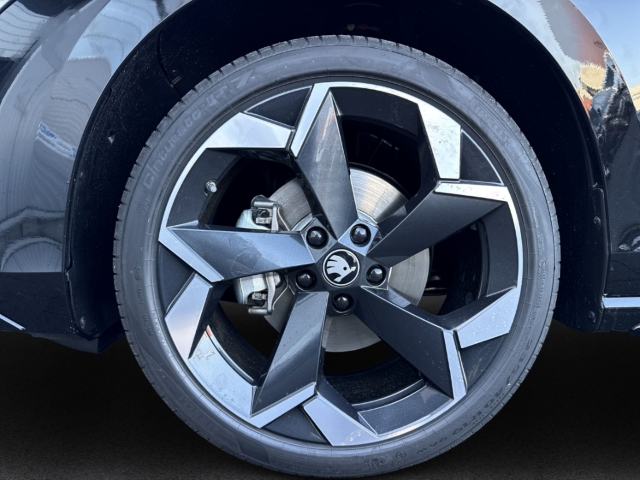 Fahrzeugabbildung SKODA Superb Combi 2.0 TDI DSG SPORTLINE LED e-Sitze