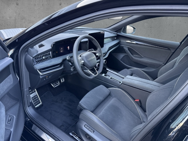 Fahrzeugabbildung SKODA Superb Combi 2.0 TDI DSG SPORTLINE LED e-Sitze