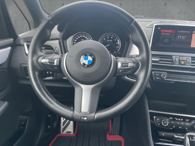 Fahrzeugabbildung BMW 218 Active Tourer AT M Sport ShadowLine Nav HiFi