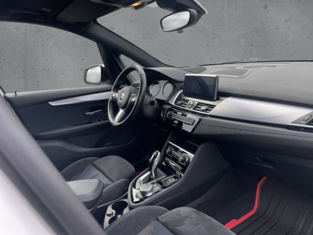 Fahrzeugabbildung BMW 218 Active Tourer AT M Sport ShadowLine Nav HiFi