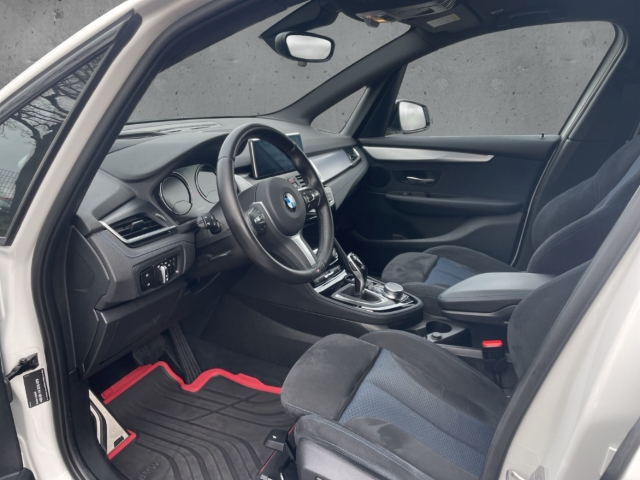 Fahrzeugabbildung BMW 218 Active Tourer AT M Sport ShadowLine Nav HiFi
