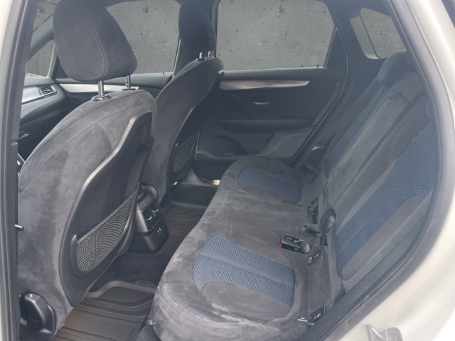 Fahrzeugabbildung BMW 218 Active Tourer AT M Sport ShadowLine Nav HiFi