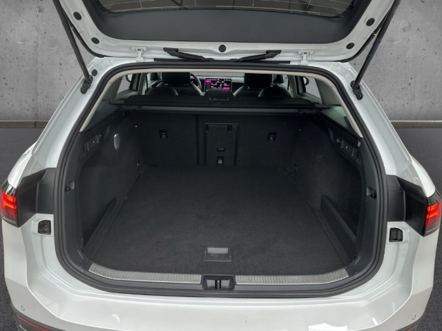 Fahrzeugabbildung Volkswagen Passat Variant 1.5 eTSI DSG Business AHK Nav ACC