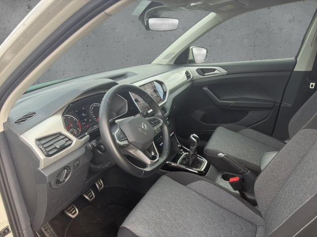 Fahrzeugabbildung Volkswagen T-Cross 1.0 TSI MOVE SHZ AppConnect AHK PDC Klim