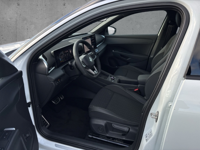 Fahrzeugabbildung Volkswagen T-Roc 1.5 eTSI R-Line IQ.LIGHT Navi AHK ACC SHZ