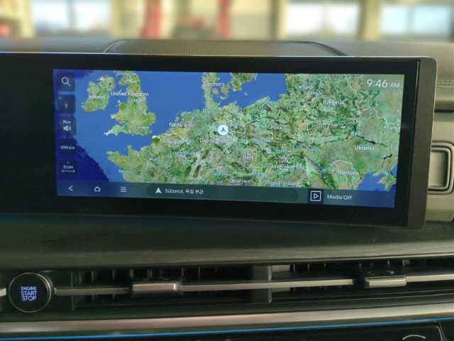 Fahrzeugabbildung Hyundai SANTA FE PHEV 1.6 AT 4WD Signature Komfort-P Technik-P. 5-Sitze HUD Niveau Navi