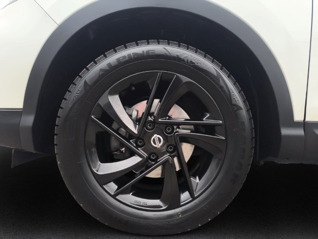 Fahrzeugabbildung Nissan Qashqai 1.3 DIG-T N-Connecta 1.Hand Navi Pano LED Kam360 PDC SHZ