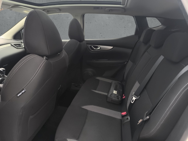 Fahrzeugabbildung Nissan Qashqai 1.3 DIG-T N-Connecta 1.Hand Navi Pano LED Kam360 PDC SHZ