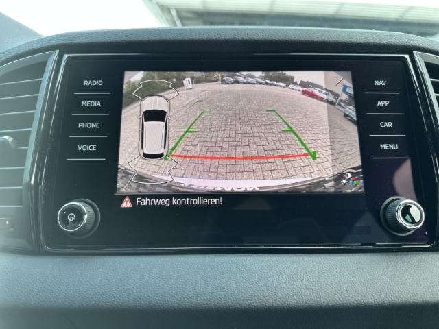 Fahrzeugabbildung SKODA Karoq 2.0 TSI 4x4 DSG Sportline Navi ACC Kamera