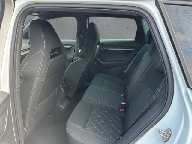 Fahrzeugabbildung SKODA Karoq 2.0 TSI 4x4 DSG Sportline Navi ACC Kamera