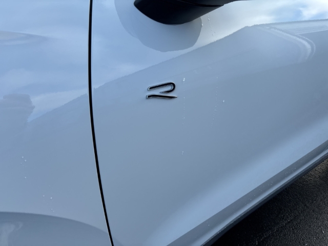 Fahrzeugabbildung Volkswagen T-Roc 1.5 eTSI R-Line IQ.LIGHT Navi AHK ACC SHZ