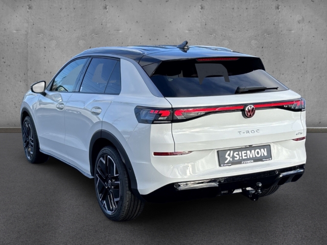 Fahrzeugabbildung Volkswagen T-Roc 1.5 eTSI R-Line IQ.LIGHT Navi AHK ACC SHZ